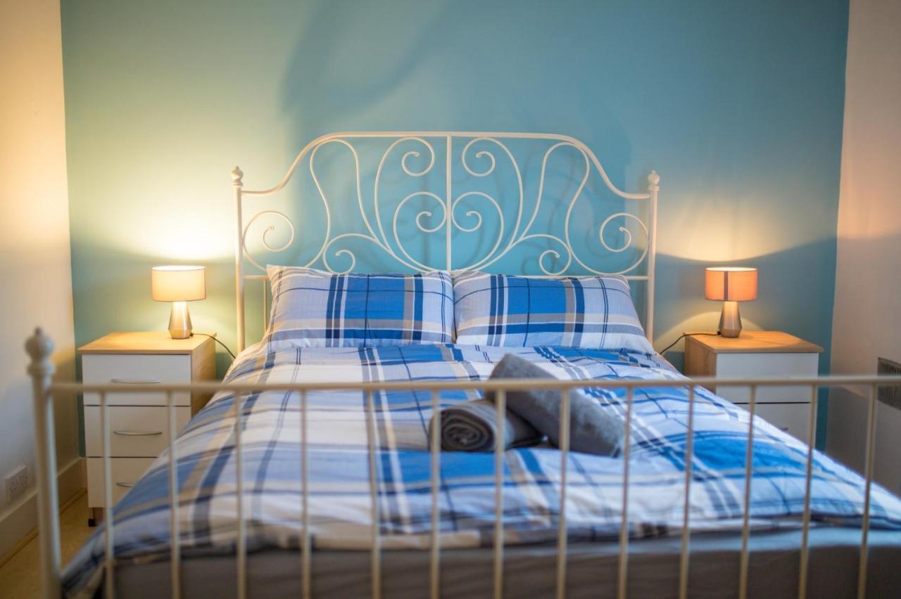 Exclusive Offers L Last-Minute Specials L Parking Free L Double Bed House L Uk L Gaming Room L Komfy 3 Bedroom Cottage With Riverview L Perfect For Short Or Long Stays Reading Eksteriør bilde