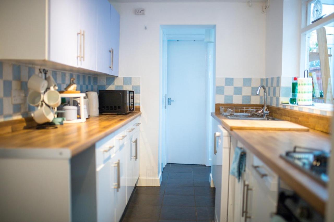 Exclusive Offers L Last-Minute Specials L Parking Free L Double Bed House L Uk L Gaming Room L Komfy 3 Bedroom Cottage With Riverview L Perfect For Short Or Long Stays Reading Eksteriør bilde