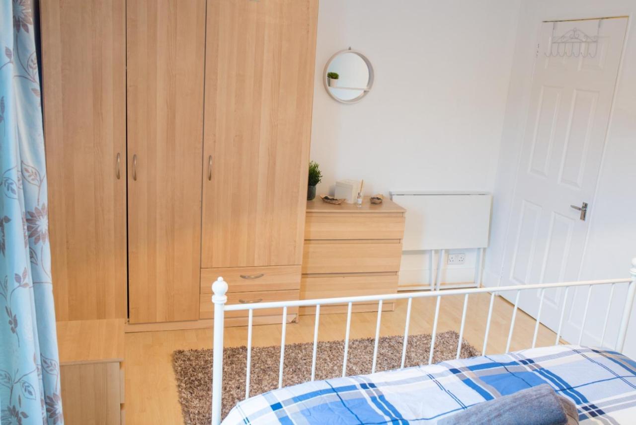 Exclusive Offers L Last-Minute Specials L Parking Free L Double Bed House L Uk L Gaming Room L Komfy 3 Bedroom Cottage With Riverview L Perfect For Short Or Long Stays Reading Eksteriør bilde