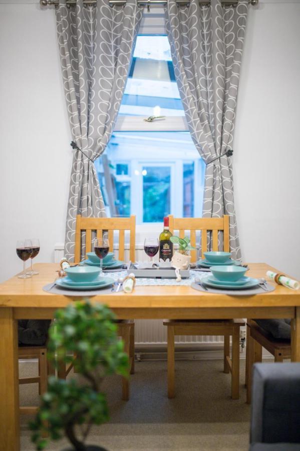 Exclusive Offers L Last-Minute Specials L Parking Free L Double Bed House L Uk L Gaming Room L Komfy 3 Bedroom Cottage With Riverview L Perfect For Short Or Long Stays Reading Eksteriør bilde
