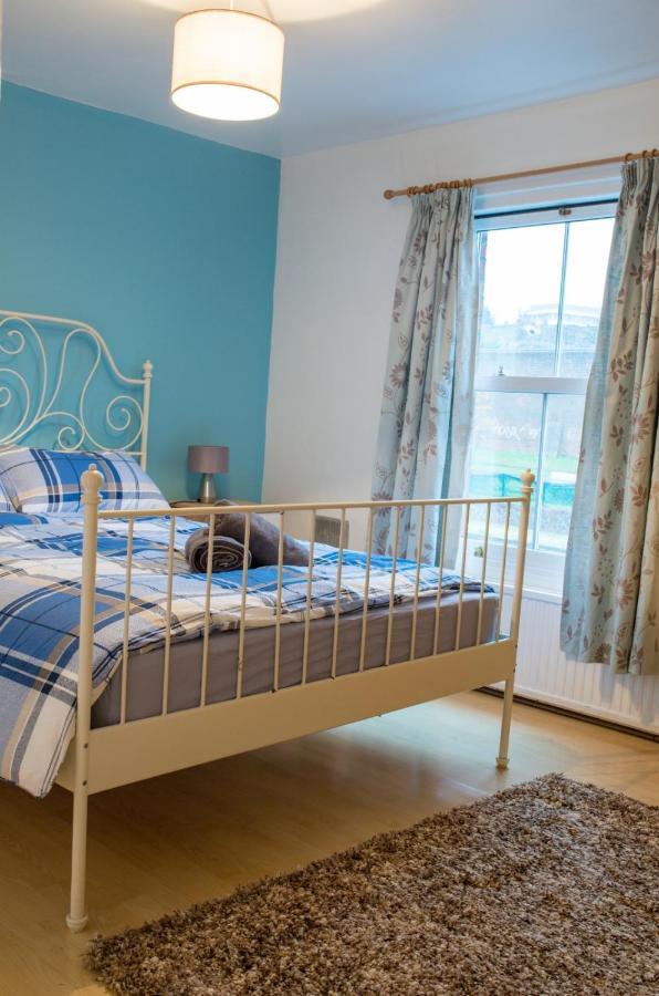 Exclusive Offers L Last-Minute Specials L Parking Free L Double Bed House L Uk L Gaming Room L Komfy 3 Bedroom Cottage With Riverview L Perfect For Short Or Long Stays Reading Eksteriør bilde