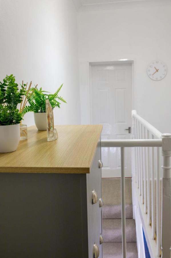 Exclusive Offers L Last-Minute Specials L Parking Free L Double Bed House L Uk L Gaming Room L Komfy 3 Bedroom Cottage With Riverview L Perfect For Short Or Long Stays Reading Eksteriør bilde