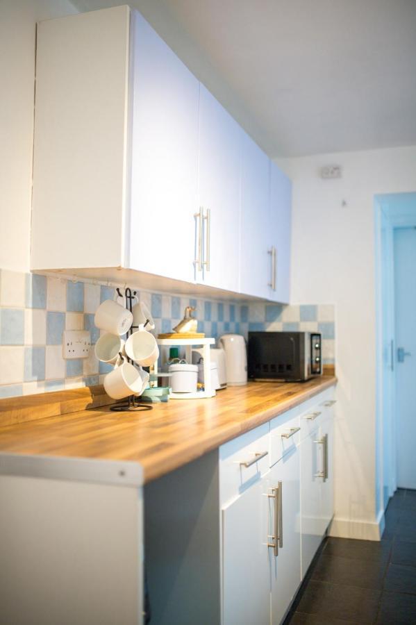 Exclusive Offers L Last-Minute Specials L Parking Free L Double Bed House L Uk L Gaming Room L Komfy 3 Bedroom Cottage With Riverview L Perfect For Short Or Long Stays Reading Eksteriør bilde