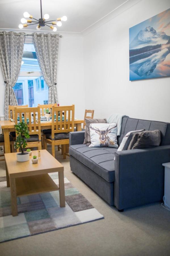Exclusive Offers L Last-Minute Specials L Parking Free L Double Bed House L Uk L Gaming Room L Komfy 3 Bedroom Cottage With Riverview L Perfect For Short Or Long Stays Reading Eksteriør bilde