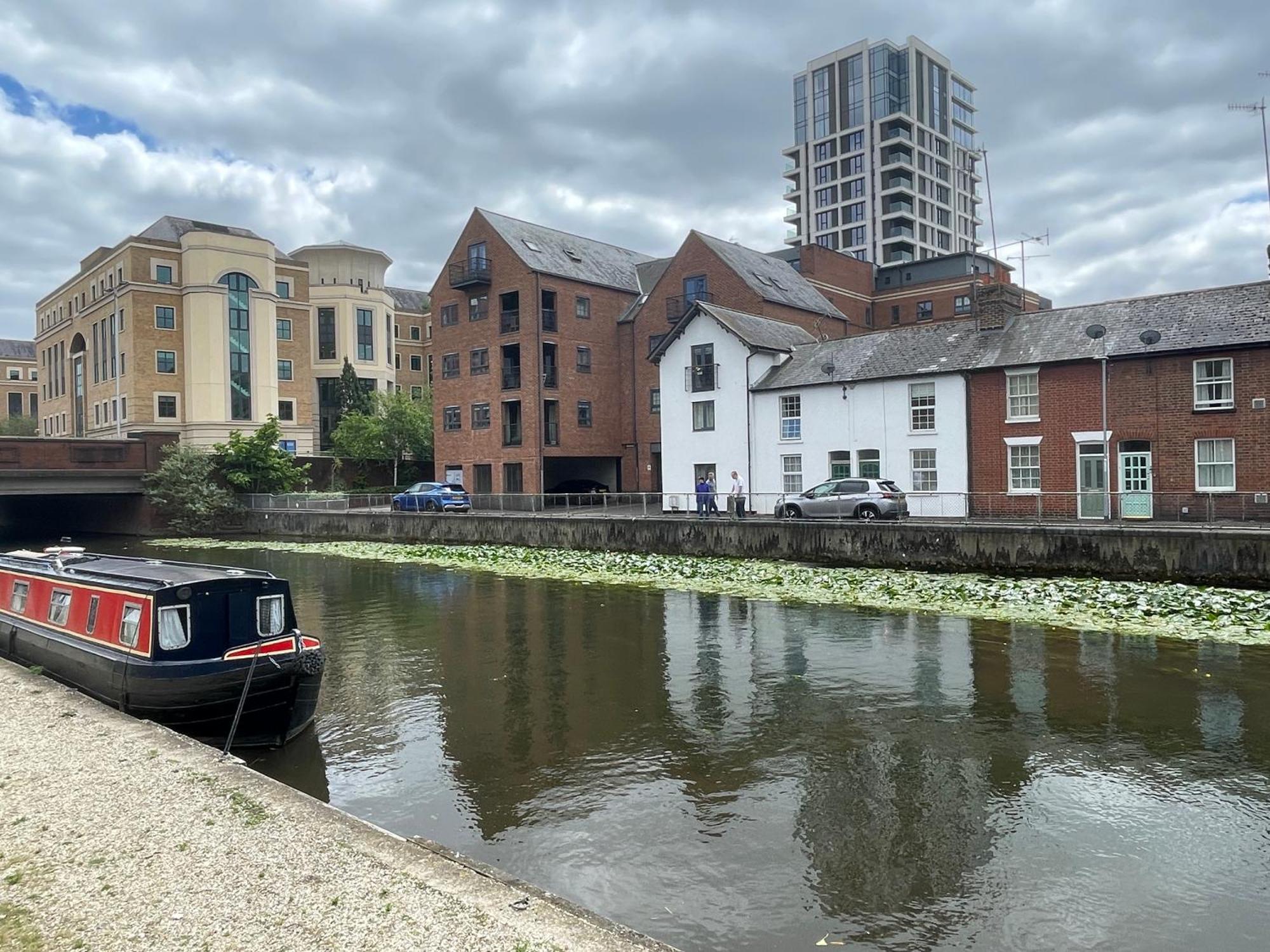 Exclusive Offers L Last-Minute Specials L Parking Free L Double Bed House L Uk L Gaming Room L Komfy 3 Bedroom Cottage With Riverview L Perfect For Short Or Long Stays Reading Eksteriør bilde