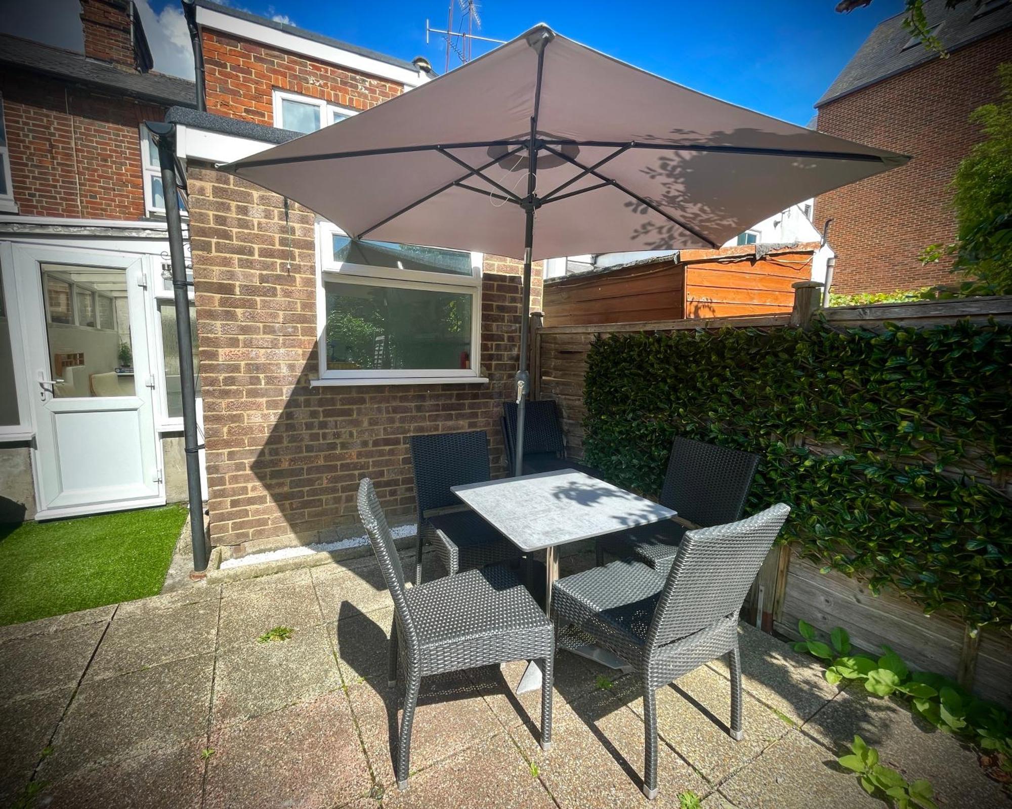 Exclusive Offers L Last-Minute Specials L Parking Free L Double Bed House L Uk L Gaming Room L Komfy 3 Bedroom Cottage With Riverview L Perfect For Short Or Long Stays Reading Eksteriør bilde