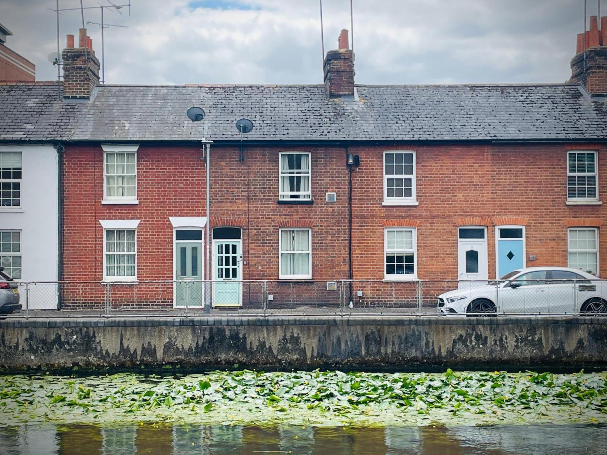 Exclusive Offers L Last-Minute Specials L Parking Free L Double Bed House L Uk L Gaming Room L Komfy 3 Bedroom Cottage With Riverview L Perfect For Short Or Long Stays Reading Eksteriør bilde