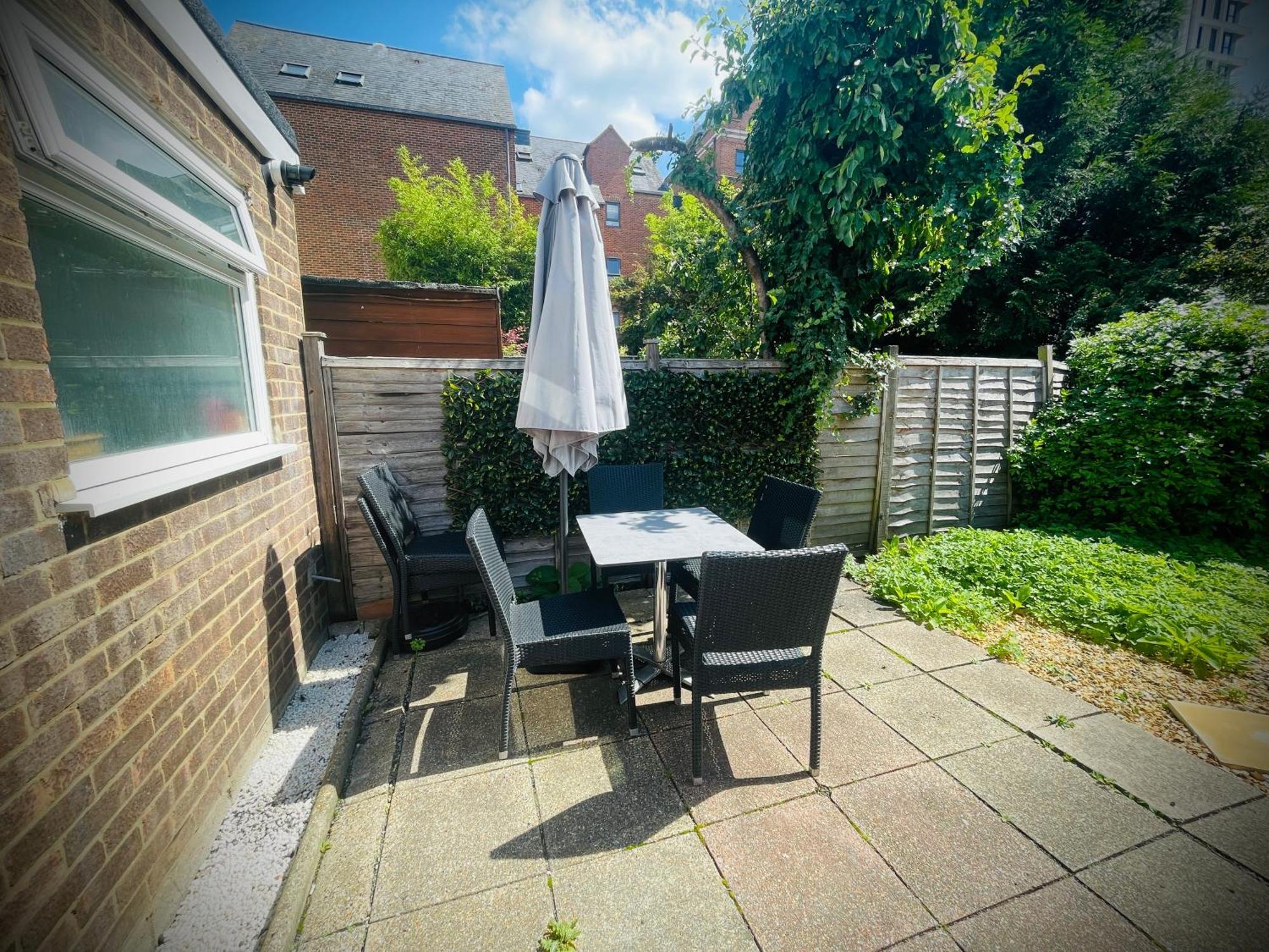 Exclusive Offers L Last-Minute Specials L Parking Free L Double Bed House L Uk L Gaming Room L Komfy 3 Bedroom Cottage With Riverview L Perfect For Short Or Long Stays Reading Eksteriør bilde