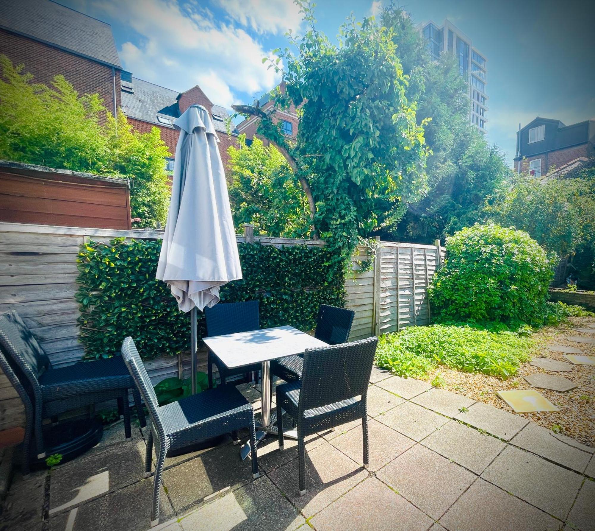 Exclusive Offers L Last-Minute Specials L Parking Free L Double Bed House L Uk L Gaming Room L Komfy 3 Bedroom Cottage With Riverview L Perfect For Short Or Long Stays Reading Eksteriør bilde